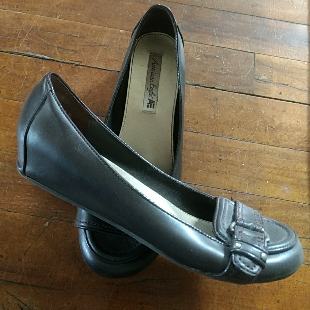 American Eagle brown flats
